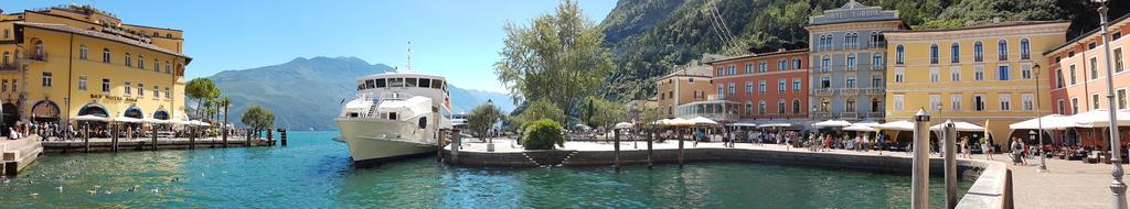Hotel Portici - Romantik & Wellness Riva del Garda Bagian luar foto